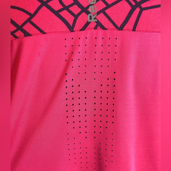 Reebok lightweight athletic top - Picture 9 of 16